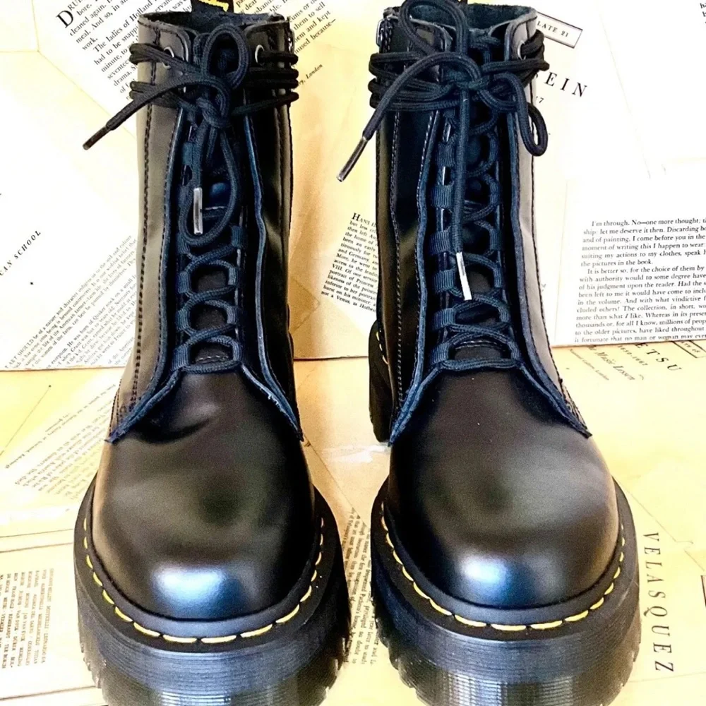 Urban Outfitters Dr Martens Jarrick Platform Boot Smooth Leather Black - Picture 5 of 9